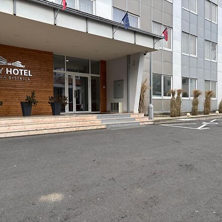 City Hotel B&B, Reception 24 7, 800M Od-From R1, Free Parking Банска бистрица Екстериор снимка