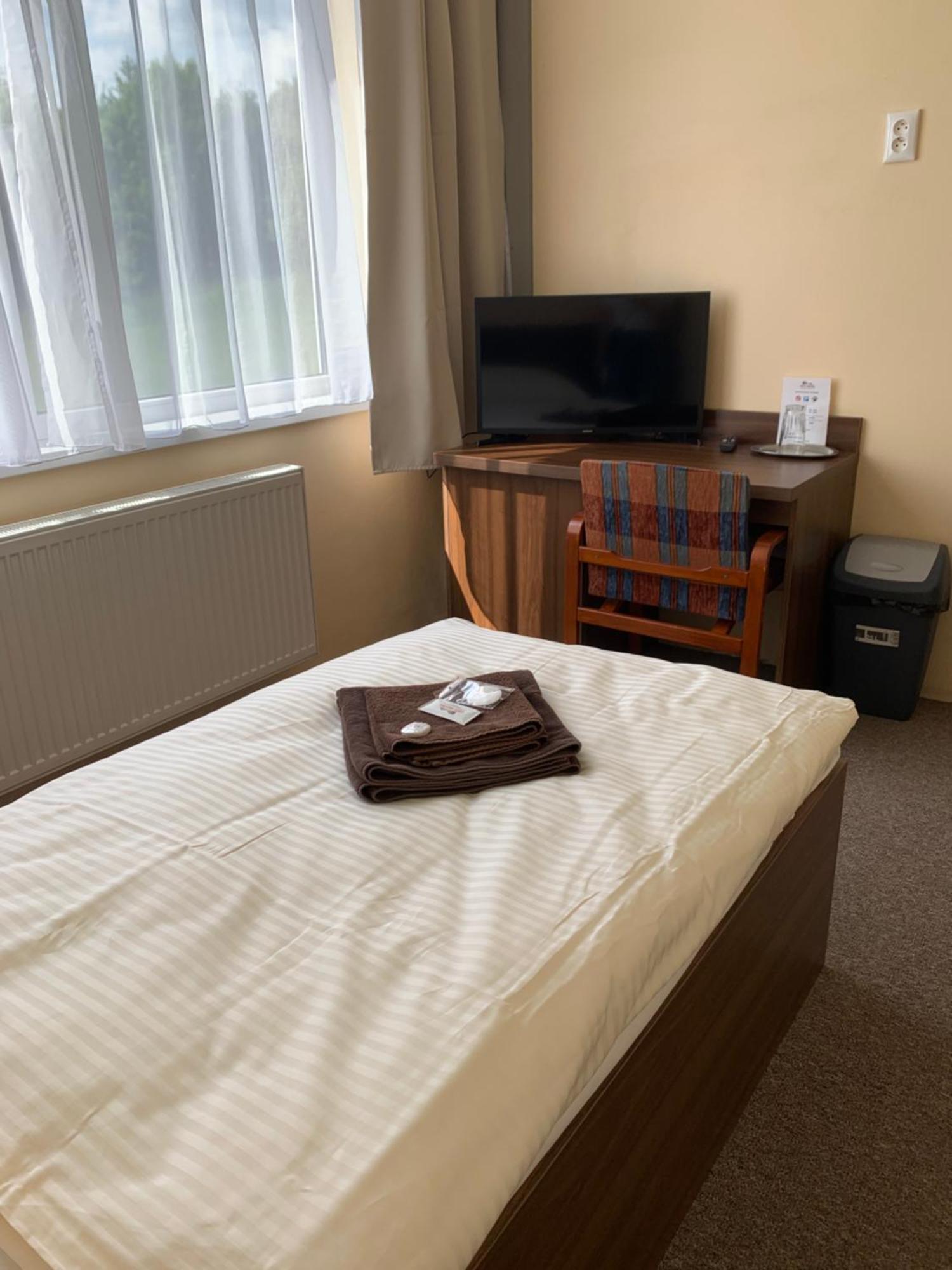 City Hotel B&B, Reception 24 7, 800M Od-From R1, Free Parking Банска бистрица Екстериор снимка