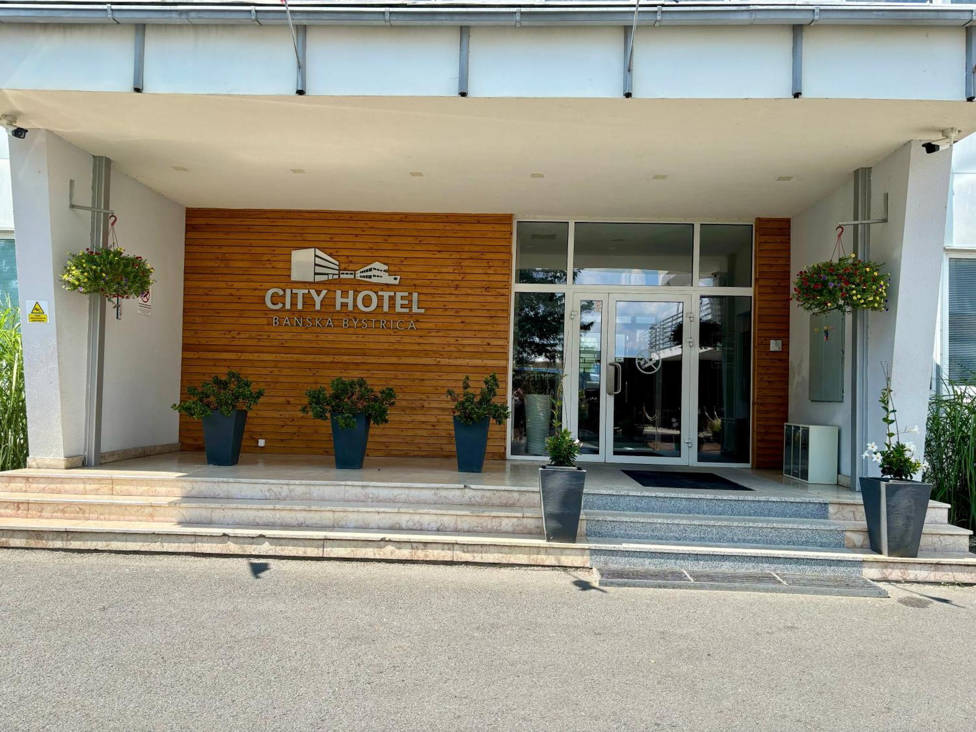 City Hotel B&B, Reception 24 7, 800M Od-From R1, Free Parking Банска бистрица Екстериор снимка