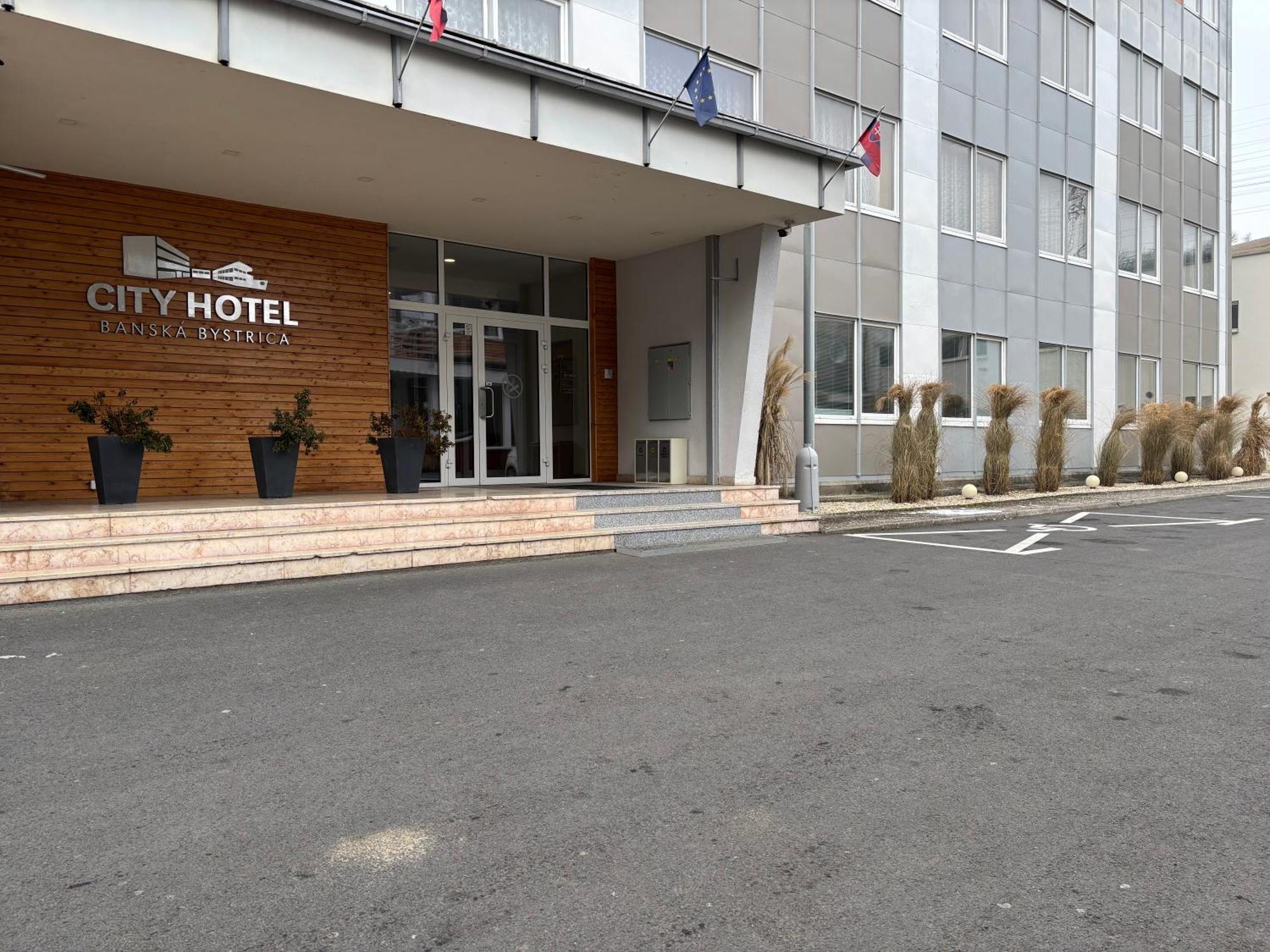 City Hotel B&B, Reception 24 7, 800M Od-From R1, Free Parking Банска бистрица Екстериор снимка