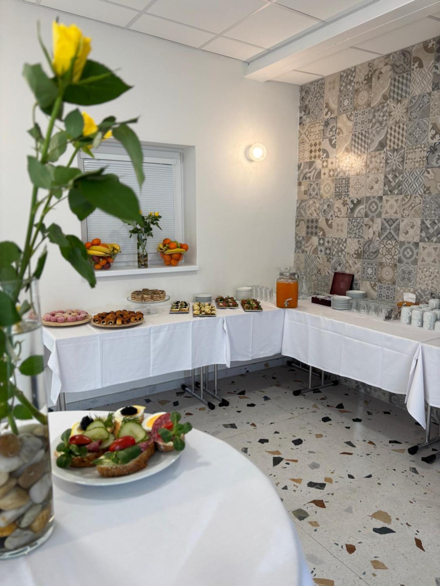 City Hotel B&B, Reception 24 7, 800M Od-From R1, Free Parking Банска бистрица Екстериор снимка