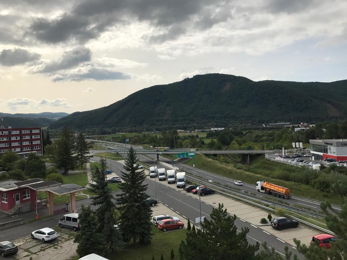 City Hotel B&B, Reception 24 7, 800M Od-From R1, Free Parking Банска бистрица Екстериор снимка
