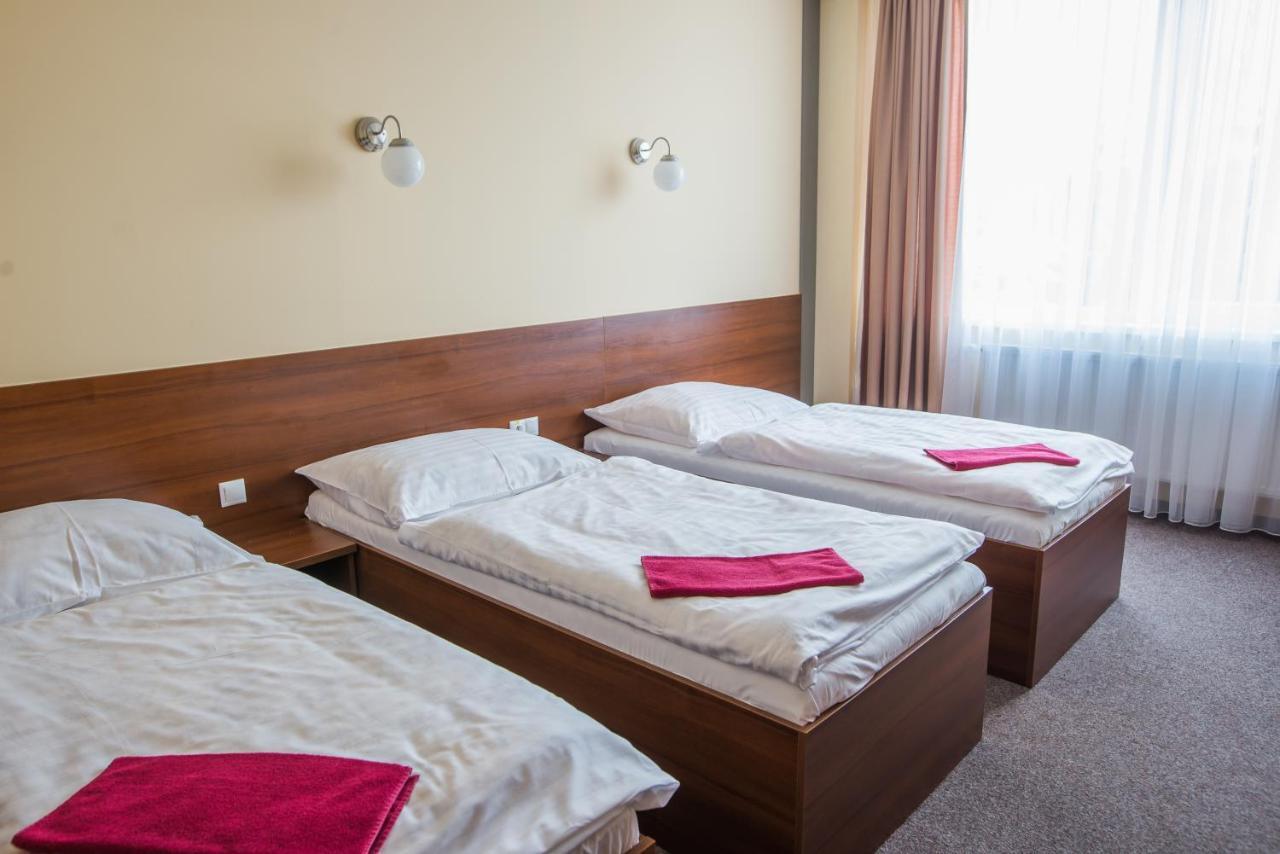 City Hotel B&B, Reception 24 7, 800M Od-From R1, Free Parking Банска бистрица Екстериор снимка