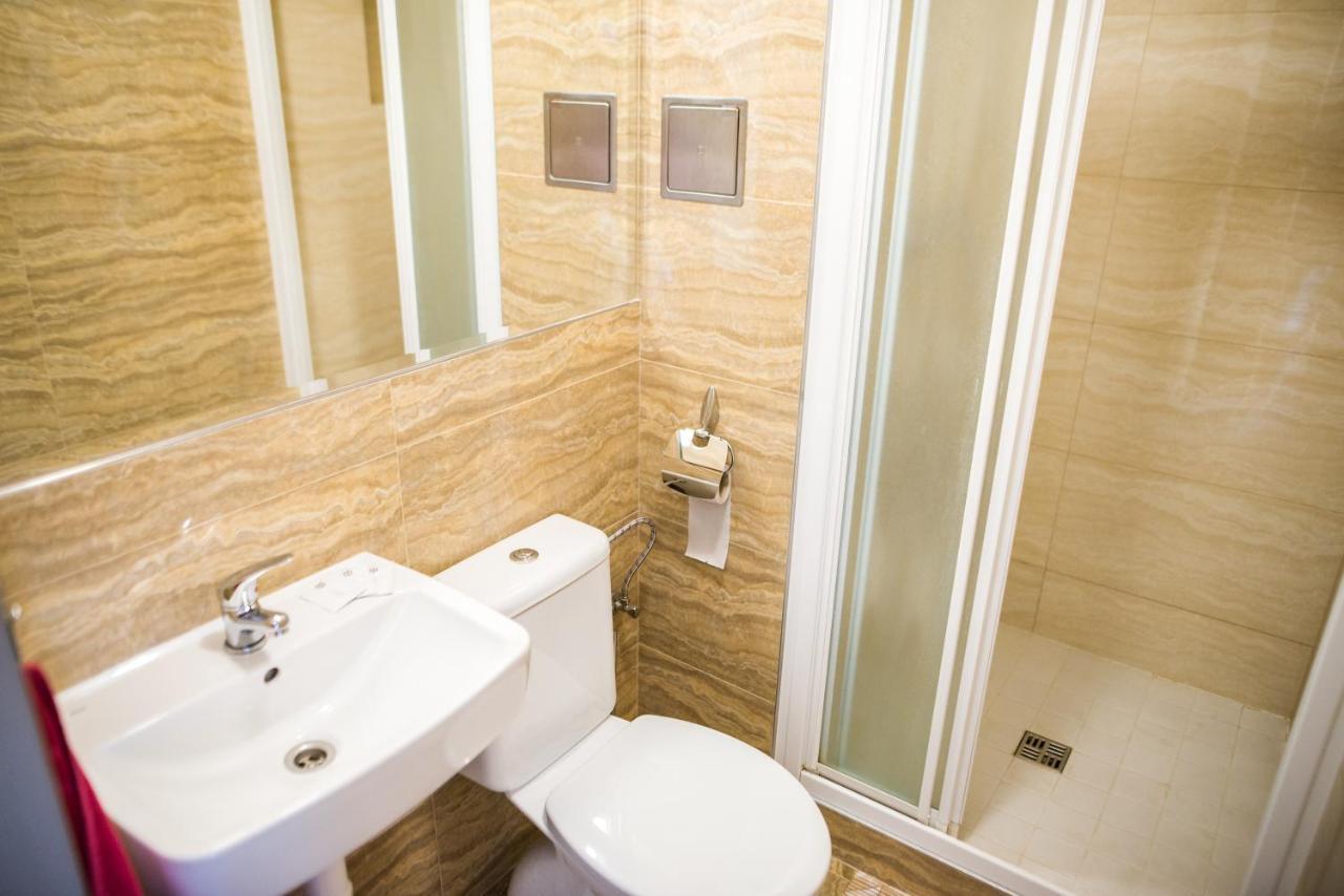 City Hotel B&B, Reception 24 7, 800M Od-From R1, Free Parking Банска бистрица Екстериор снимка
