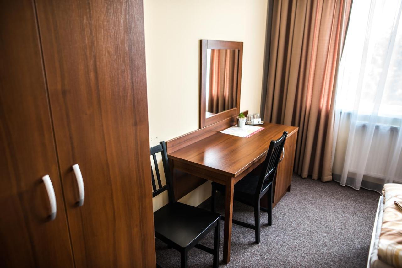 City Hotel B&B, Reception 24 7, 800M Od-From R1, Free Parking Банска бистрица Екстериор снимка