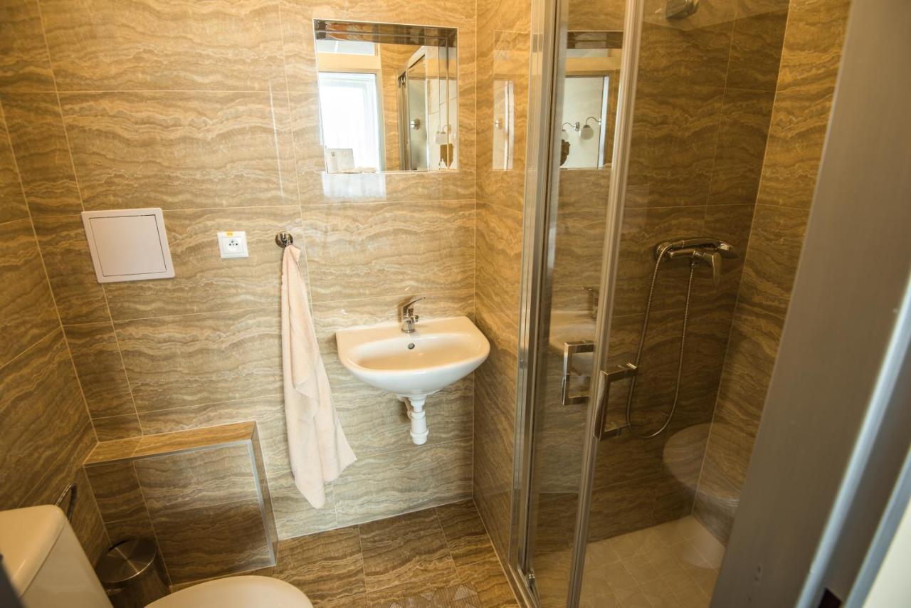 City Hotel B&B, Reception 24 7, 800M Od-From R1, Free Parking Банска бистрица Екстериор снимка