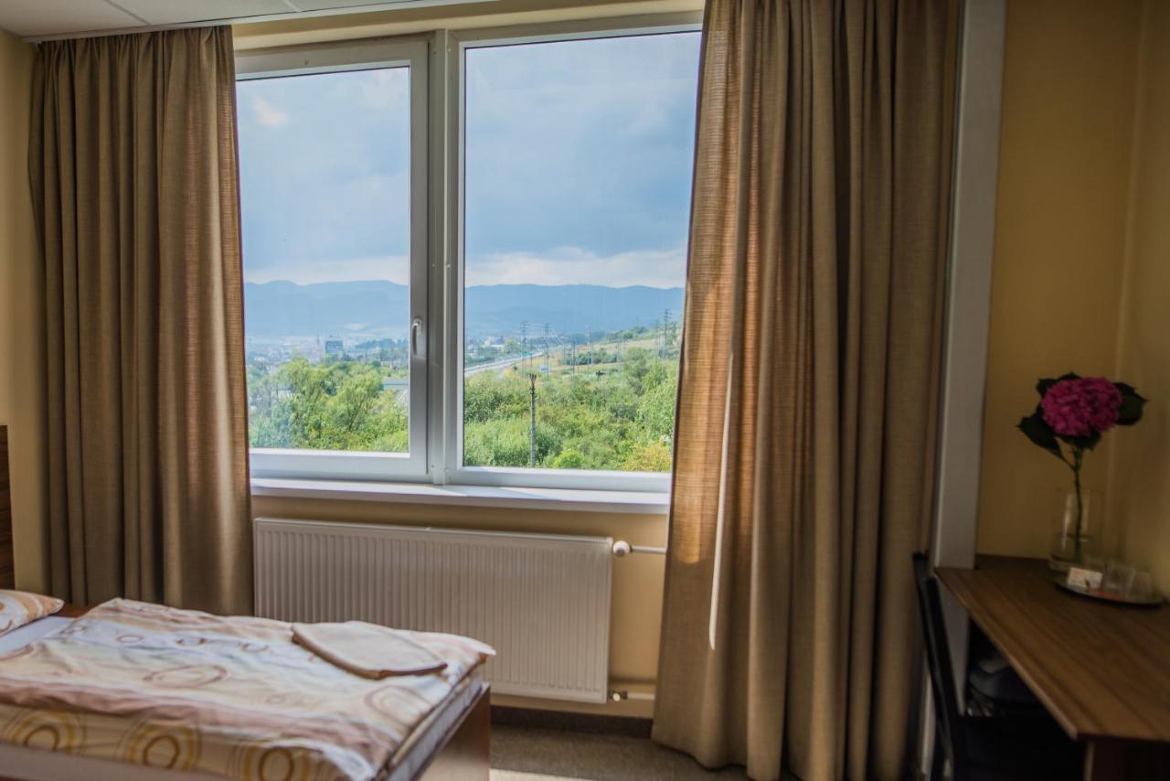 City Hotel B&B, Reception 24 7, 800M Od-From R1, Free Parking Банска бистрица Екстериор снимка