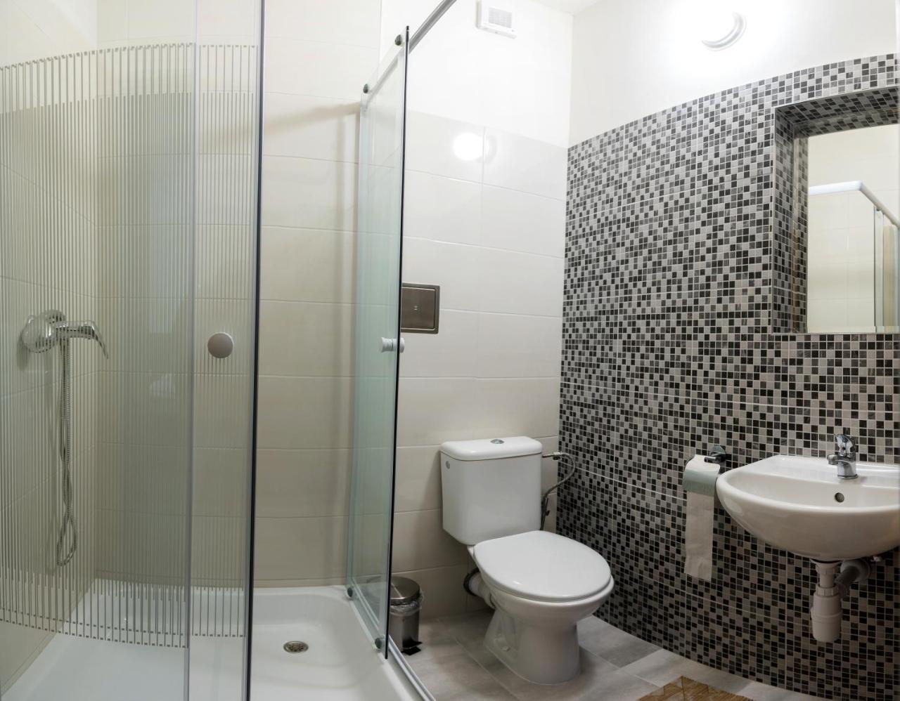 City Hotel B&B, Reception 24 7, 800M Od-From R1, Free Parking Банска бистрица Екстериор снимка