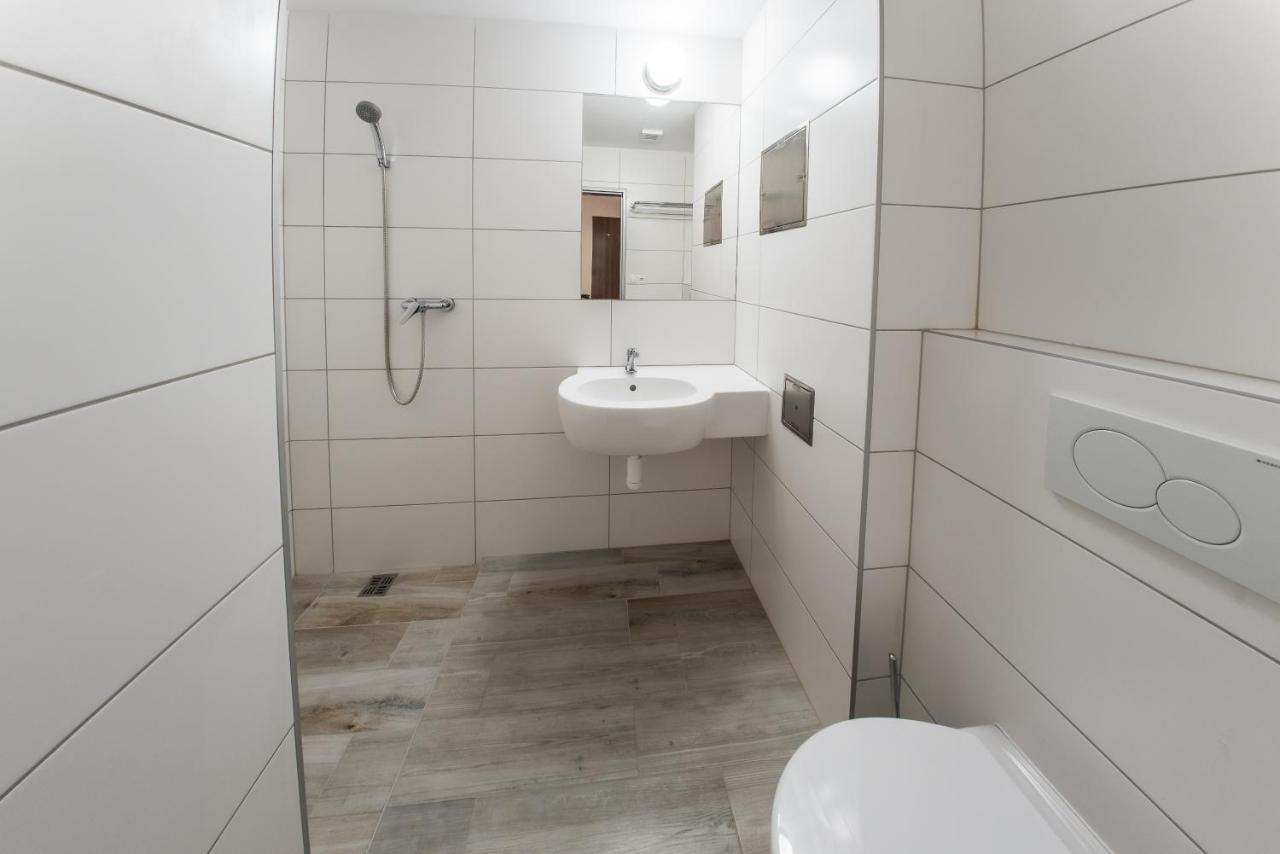 City Hotel B&B, Reception 24 7, 800M Od-From R1, Free Parking Банска бистрица Екстериор снимка