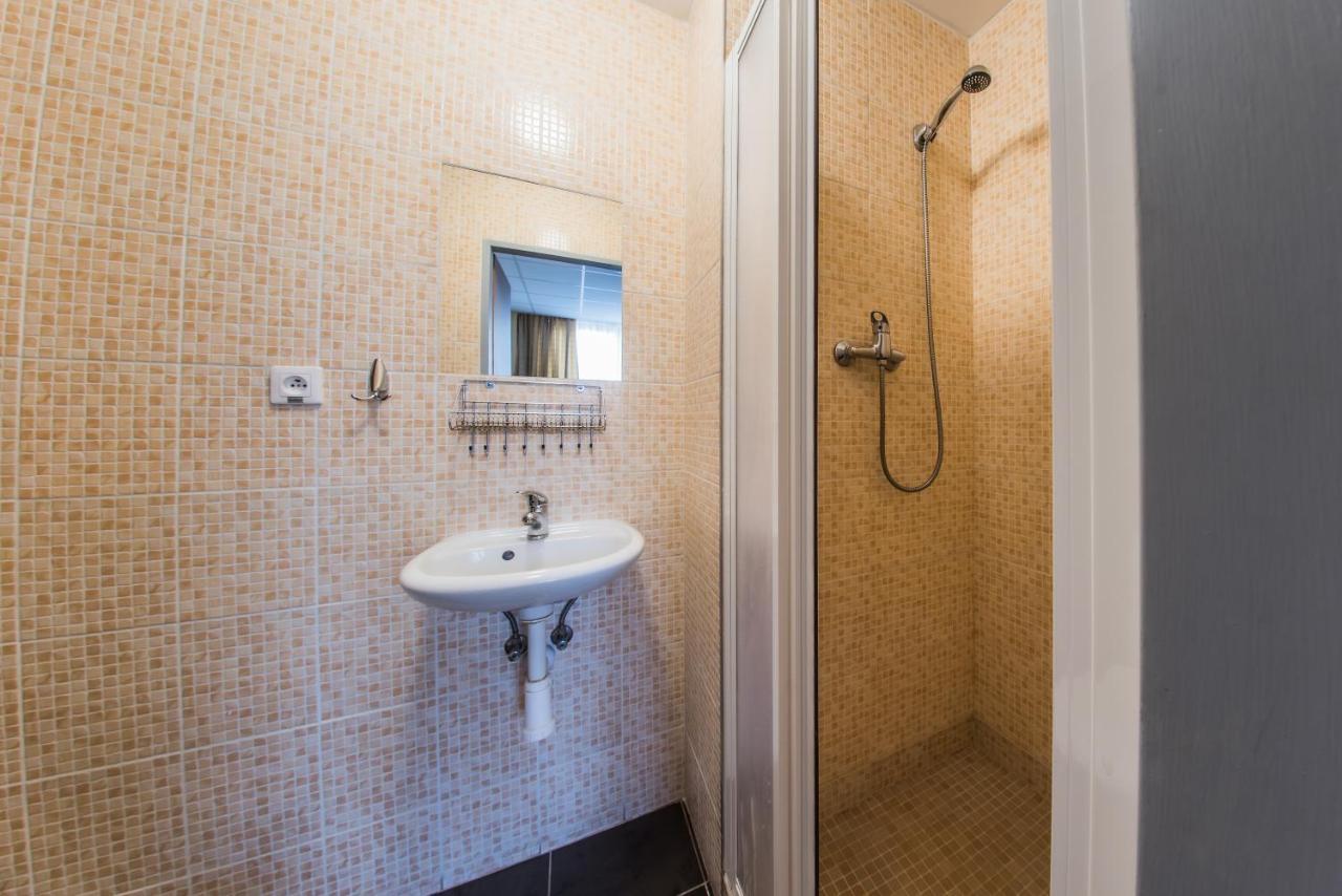 City Hotel B&B, Reception 24 7, 800M Od-From R1, Free Parking Банска бистрица Екстериор снимка