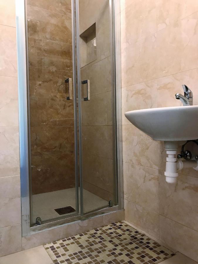 City Hotel B&B, Reception 24 7, 800M Od-From R1, Free Parking Банска бистрица Екстериор снимка