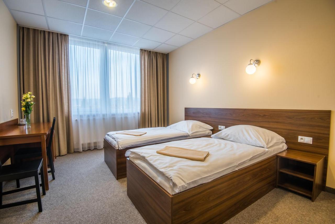 City Hotel B&B, Reception 24 7, 800M Od-From R1, Free Parking Банска бистрица Екстериор снимка