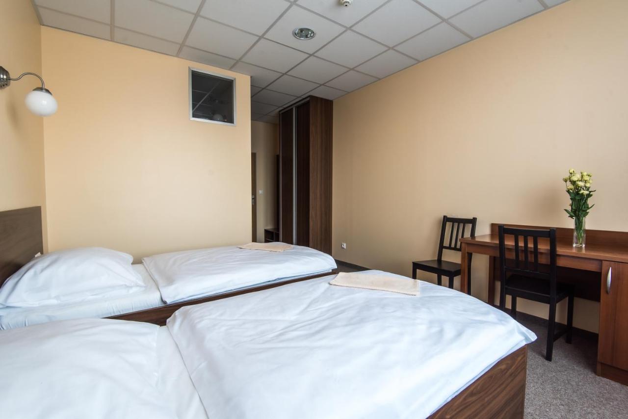 City Hotel B&B, Reception 24 7, 800M Od-From R1, Free Parking Банска бистрица Екстериор снимка